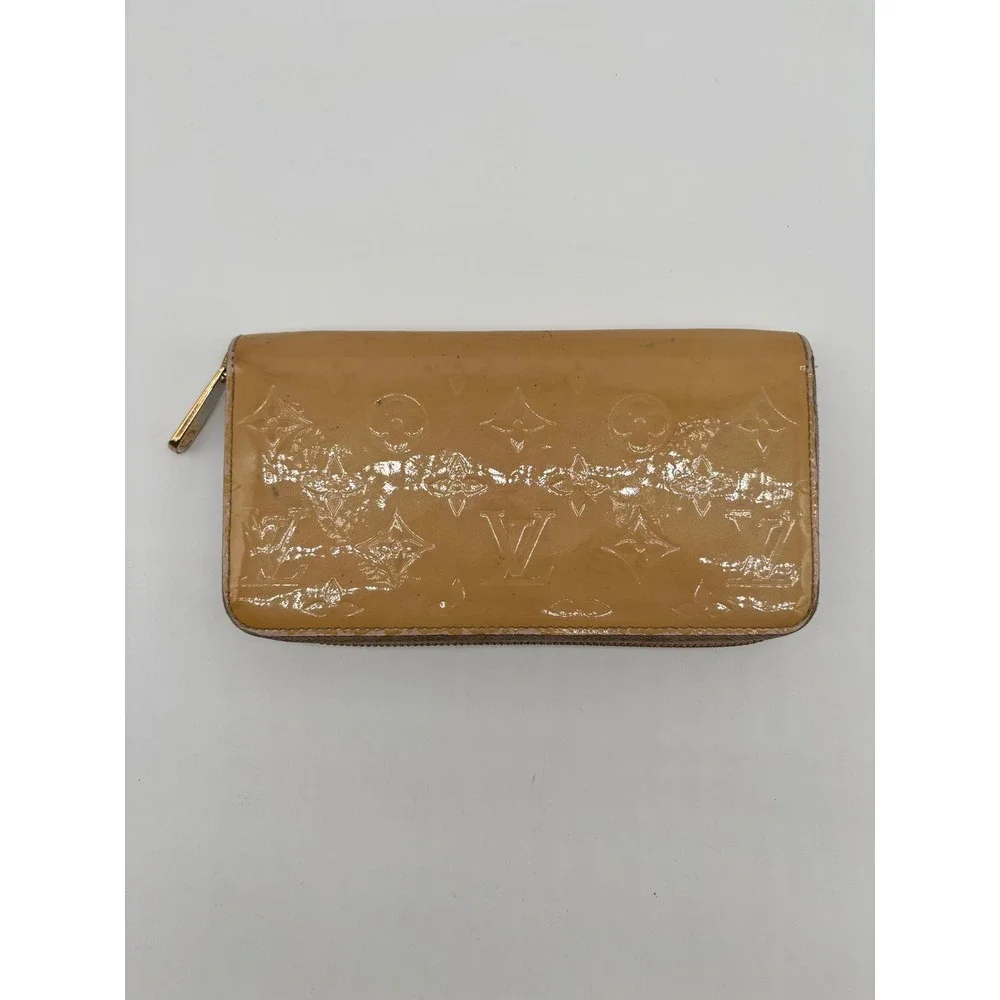 Louis Vuitton Zippy Wallet Monogram Vernis Beige Patent Leather M90419